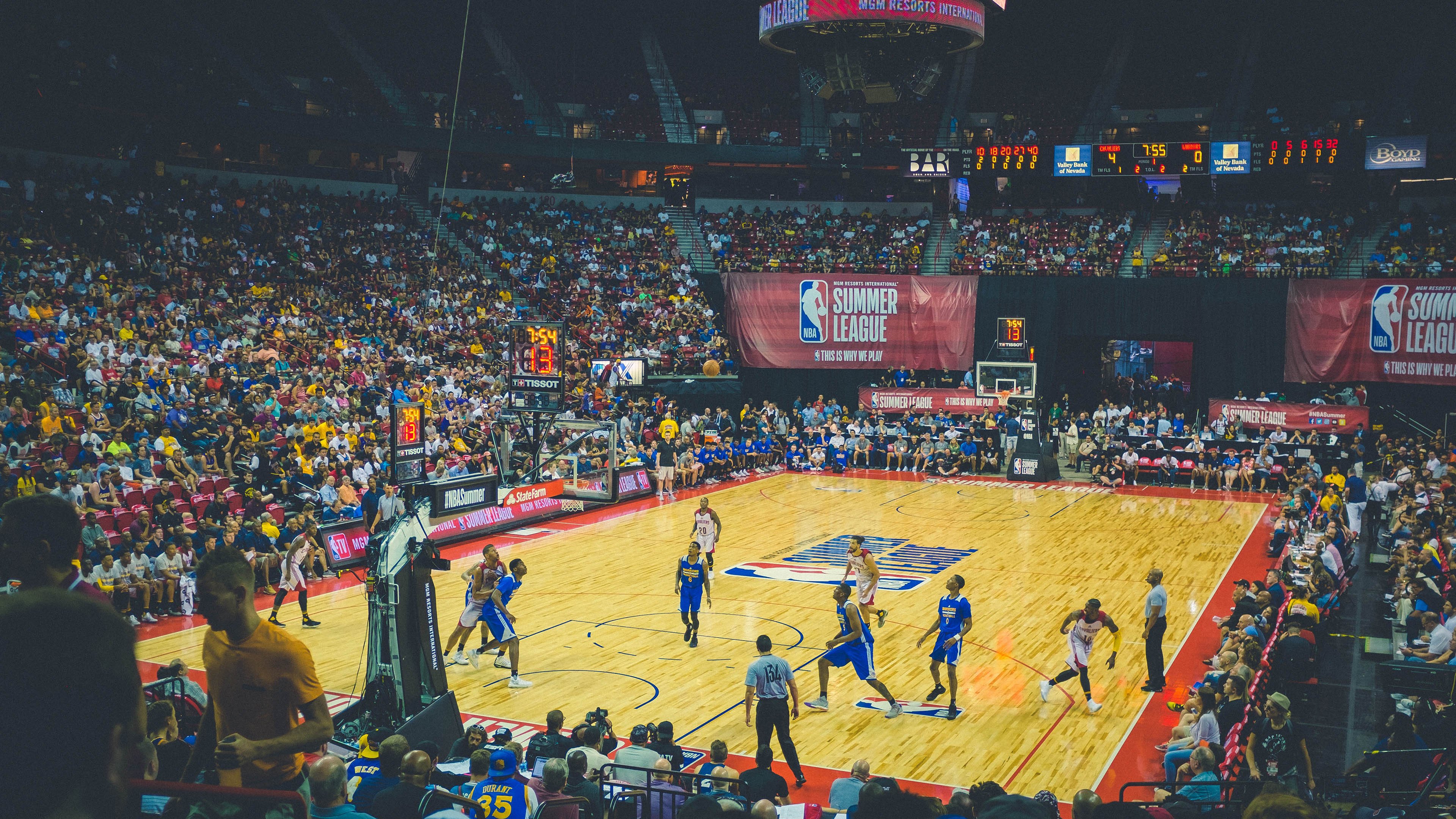 库里：精准投篮引领“外线革命”！，库里内线