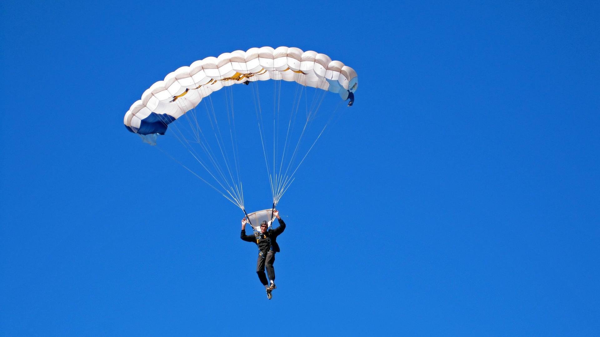 爱游戏体育在线app-科技革新引领未来：自动驾驶与智能辅助在WRC的应用前沿，自动驾驶创新